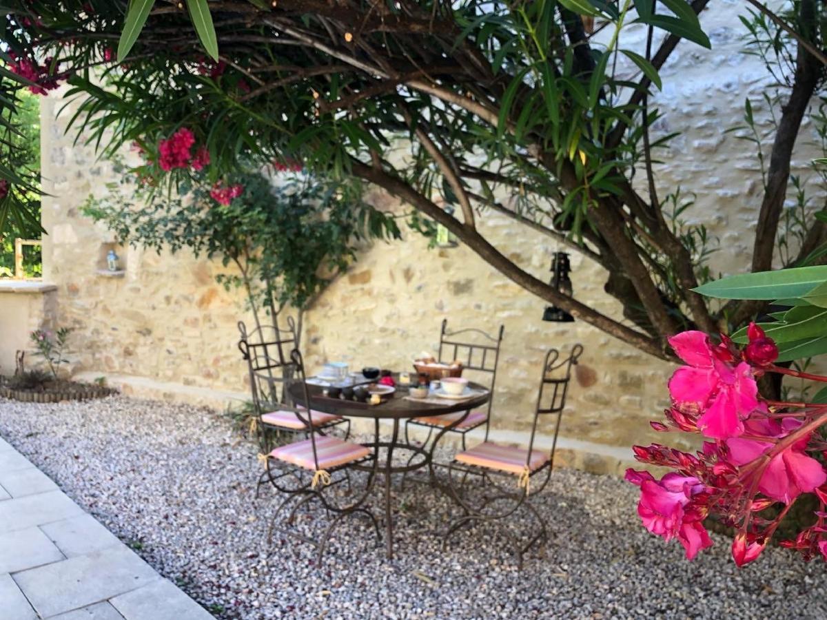 Maison des Bourgades Saint-Julien-de-Peyrolas Extérieur photo