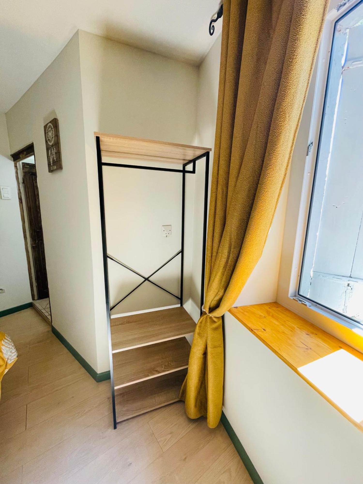 Maison des Bourgades Saint-Julien-de-Peyrolas Extérieur photo
