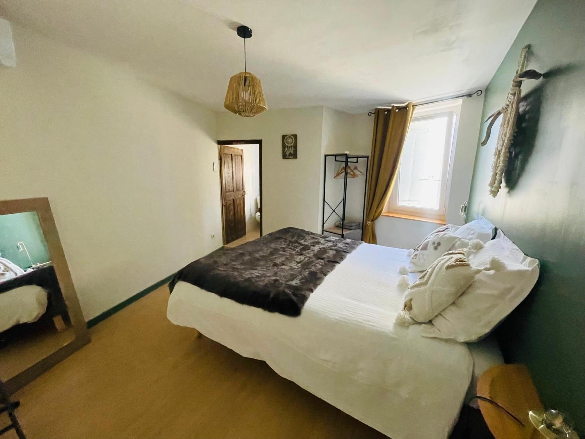 Maison des Bourgades Saint-Julien-de-Peyrolas Extérieur photo